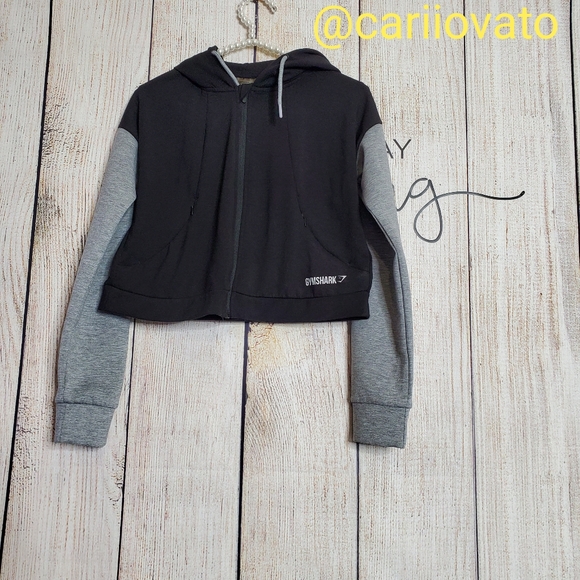 Gymshark Sweaters - GymShark Cropped Hooded Sweater